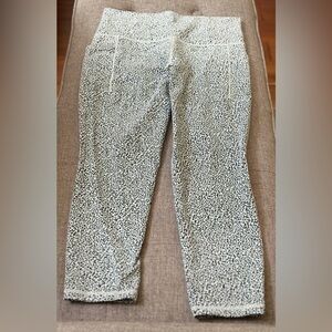 Athleta cropped legging Monochrome Patterned High Waist Tights